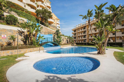 2 Bedroom Middle Floor Apartment in Nueva Andalucía - Image 1