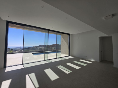 5 Bedroom Detached Villa in Benahavís - Image 3