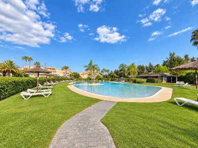 3 Bedroom Middle Floor Apartment in Estepona - Image 1