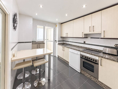 3 Bedroom Middle Floor Apartment in Estepona - Image 4