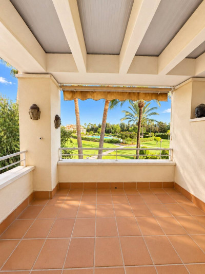 3 Bedroom Middle Floor Apartment in Estepona - Image 5