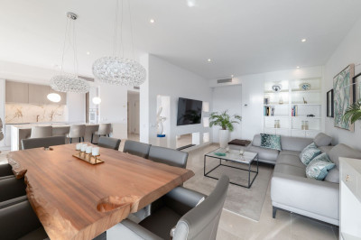 4 Bedroom Middle Floor Apartment in Los Flamingos - Image 5