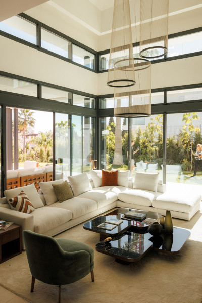 4 Bedroom Detached Villa in The Golden Mile - Image 2
