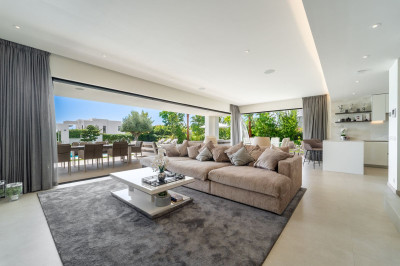6 Bedroom Detached Villa in La Cala Golf - Image 2