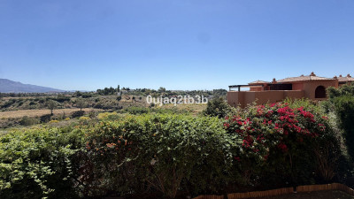 2 Bedroom Ground Floor Apartment in Benahavís - Image 1