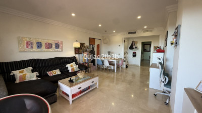 2 Bedroom Ground Floor Apartment in Benahavís - Image 2