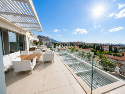3 Bedroom Middle Floor Apartment in La Quinta - Image 1
