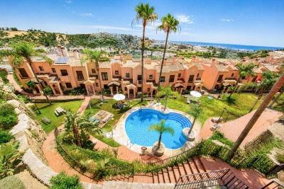 3 Bedroom Townhouse in Estepona - Image 2