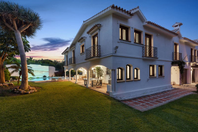4 Bedroom Detached Villa in Guadalmina Baja - Image 2