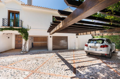 4 Bedroom Detached Villa in Guadalmina Baja - Image 5