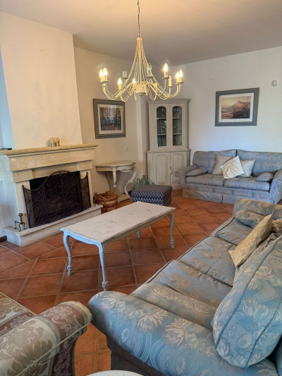 4 Bedroom Semi-Detached House in Sotogrande Costa - Image 4