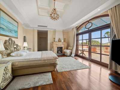 6 Bedroom Detached Villa in Nueva Andalucía - Image 4