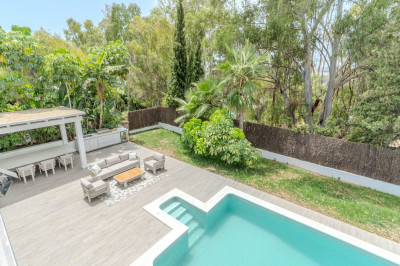 4 Bedroom Detached Villa in Nueva Andalucía - Image 2
