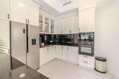 4 Bedroom Detached Villa in Nueva Andalucía - Image 5