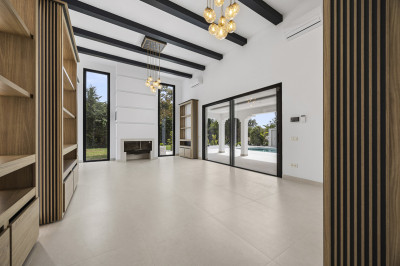 4 Bedroom Detached Villa in Guadalmina Alta - Image 2