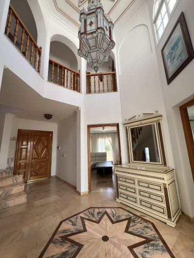 5 Bedroom Semi-Detached House in San Pedro de Alcántara - Image 2