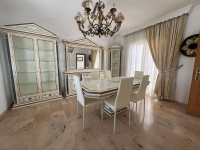 5 Bedroom Semi-Detached House in San Pedro de Alcántara - Image 3
