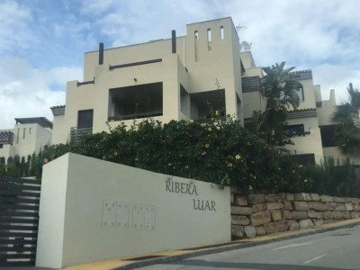 3 Bedroom Middle Floor Apartment in Estepona - Image 2