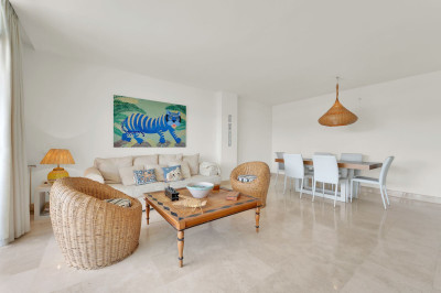 3 Bedroom Middle Floor Apartment in Manilva - Image 2