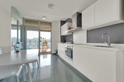 3 Bedroom Middle Floor Apartment in Manilva - Image 4