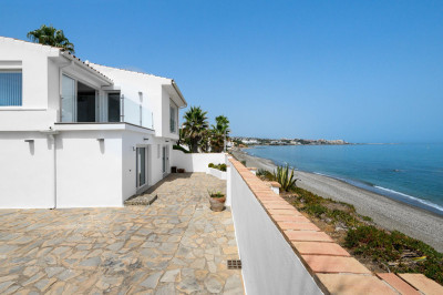 3 Bedroom Detached Villa in Estepona - Image 1