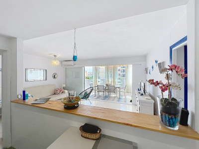 2 Bedroom Middle Floor Apartment in San Luis de Sabinillas - Image 4
