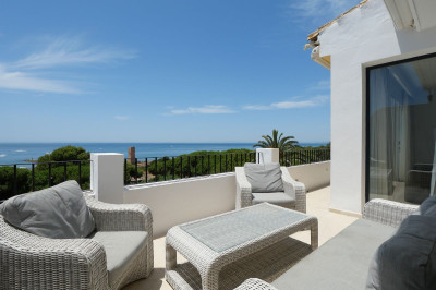 2 Bedroom Top Floor Apartment in Puerto de Cabopino - Image 1