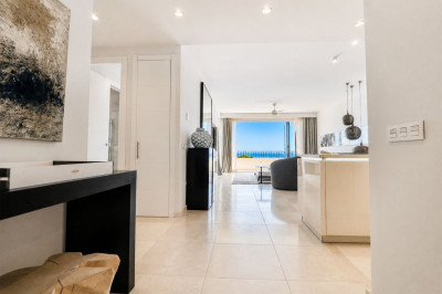 2 Bedroom Top Floor Apartment in Puerto de Cabopino - Image 2