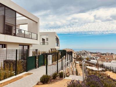 4 Bedroom Semi-Detached House in Riviera del Sol - Image 3