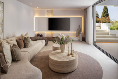 4 Bedroom Penthouse in The Golden Mile - Image 3