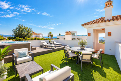 3 Bedroom Penthouse in Benahavís - Image 1