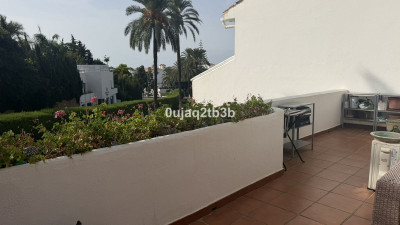 2 Bedroom Middle Floor Apartment in Nueva Andalucía - Image 1