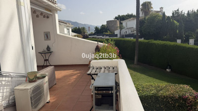 2 Bedroom Middle Floor Apartment in Nueva Andalucía - Image 3