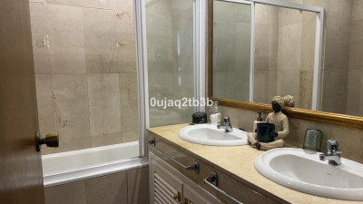 2 Bedroom Middle Floor Apartment in Nueva Andalucía - Image 5
