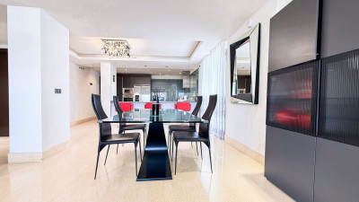 3 Bedroom Middle Floor Apartment in Benahavís - Image 2