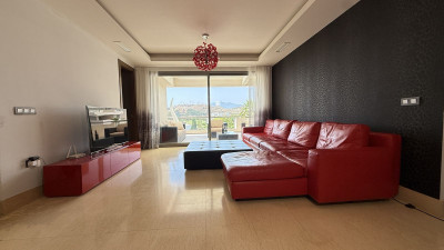3 Bedroom Middle Floor Apartment in Benahavís - Image 4