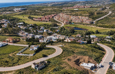 Residential Plot in Estepona - Image 2