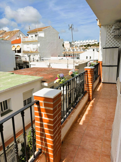 2 Bedroom Middle Floor Apartment in La Cala de Mijas - Image 1