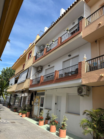 2 Bedroom Middle Floor Apartment in La Cala de Mijas - Image 3