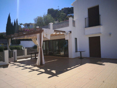 4 Bedroom Semi-Detached House in Benalmadena - Image 2