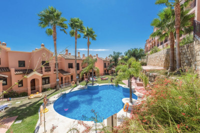 3 Bedroom Townhouse in Estepona - Image 2