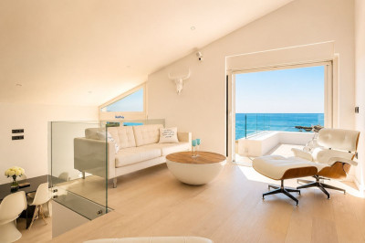 4 Bedroom Semi-Detached House in Estepona - Image 3