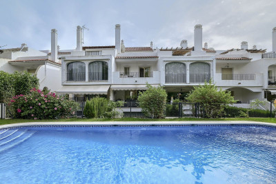 4 Bedroom Townhouse in Nueva Andalucía - Image 1