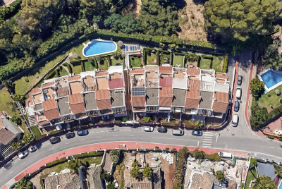 4 Bedroom Townhouse in Nueva Andalucía - Image 2