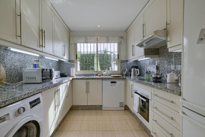 4 Bedroom Townhouse in Nueva Andalucía - Image 5