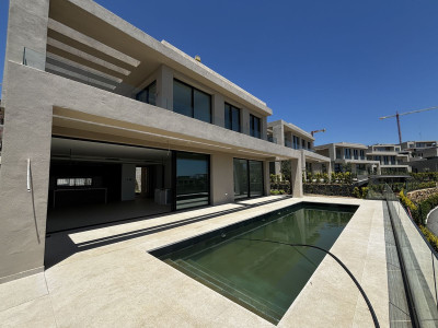 4 Bedroom Detached Villa in Benahavís - Image 1