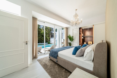 4 Bedroom Detached Villa in Nueva Andalucía - Image 2