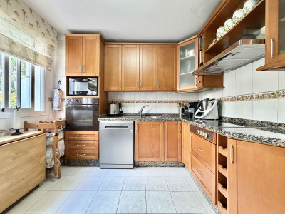 4 Bedroom Ground Floor Apartment in The Golden Mile - Image 4