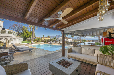 6 Bedroom Detached Villa in La Duquesa - Image 1