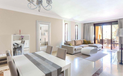 2 Bedroom Ground Floor Apartment in San Pedro de Alcántara - Image 3